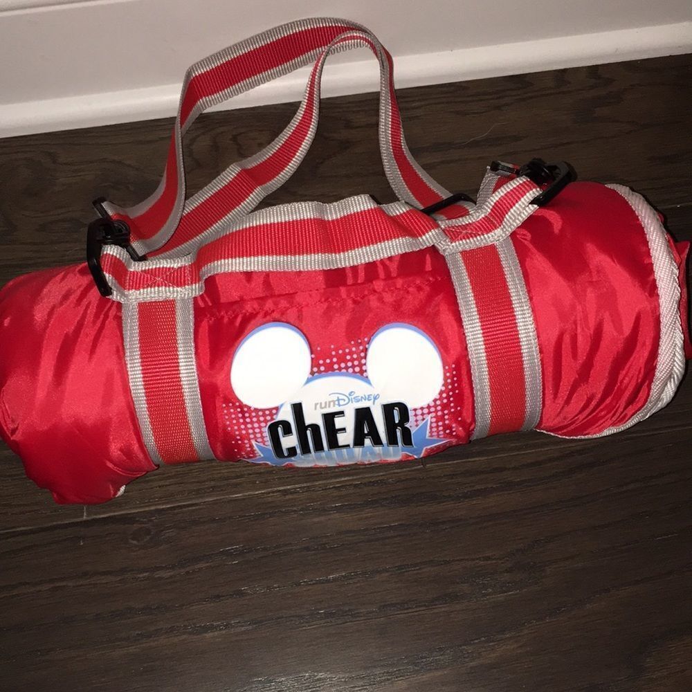 Run Disney Theme Parks Cheer Squad carry Blanket Red Mickey Mouse Ears 56” x 48”